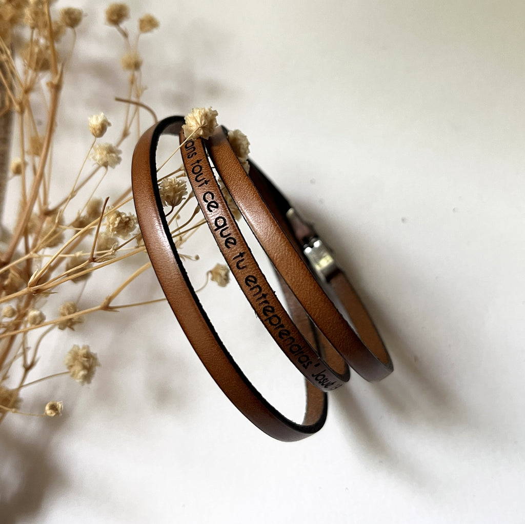 Lot de 5 bracelets triple tours en cuirs fins gravés de versets bibliques