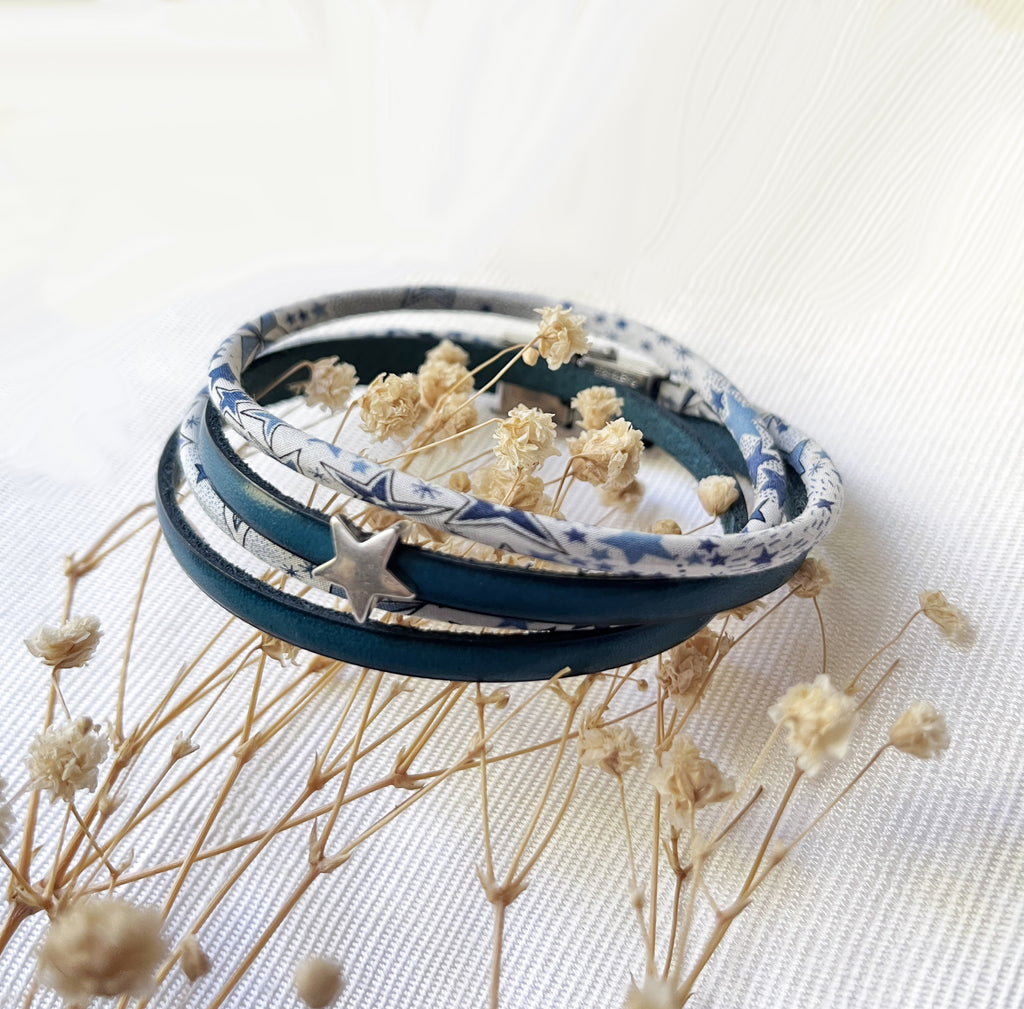 Bracelet double tour cuir et Liberty Etoiles blanc et bleu