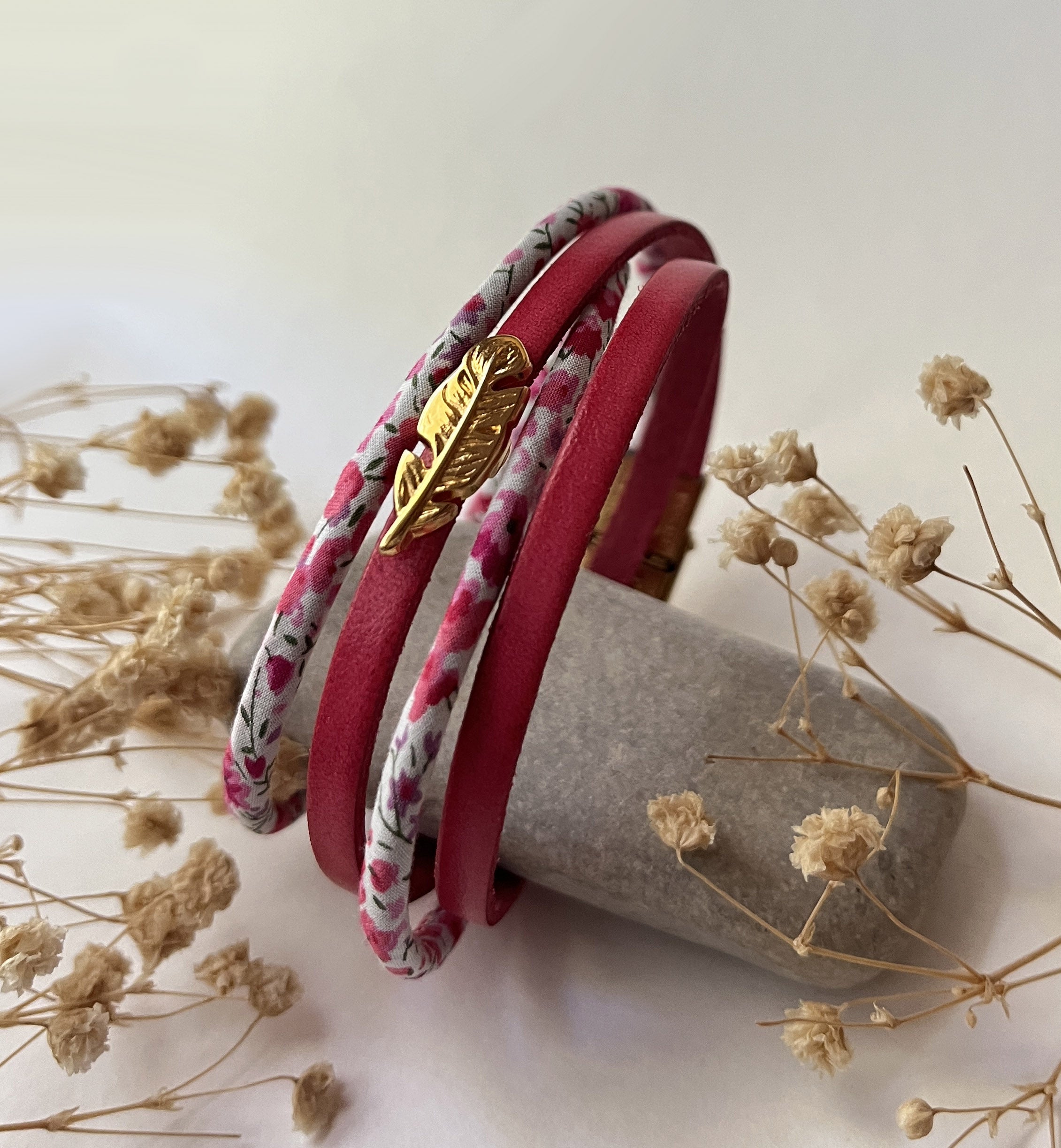 Bracelet double tour cuir et Liberty rose fraise