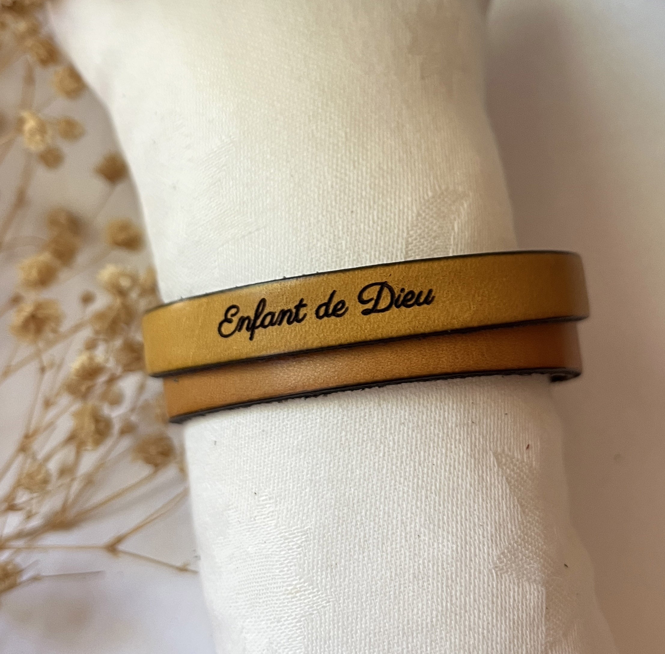 Lot de 5 bracelets double cuir gravés paroles chrétiennes