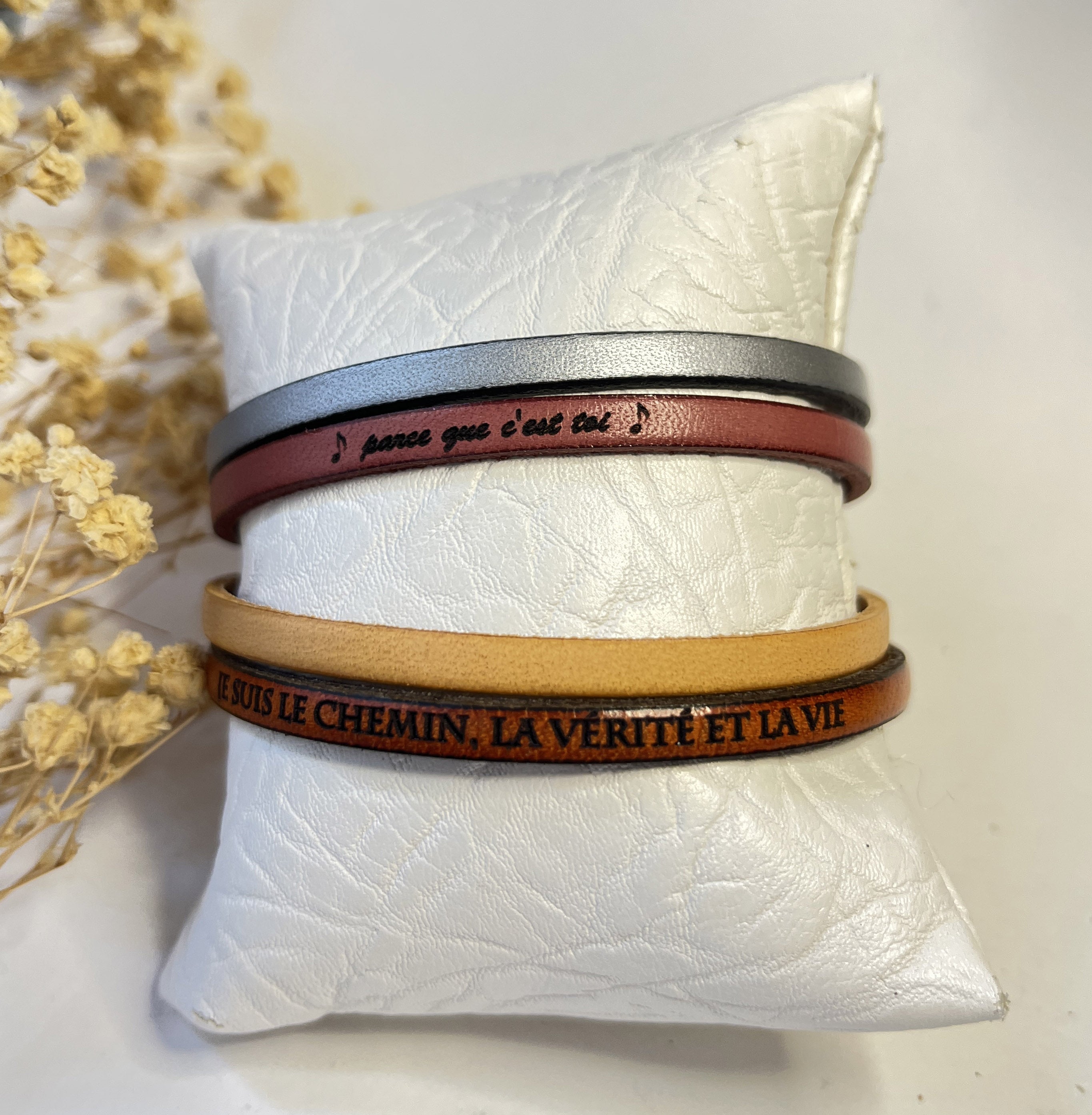 bracelets mixtes homme ou femme personnalisés par message d'amour gravé ou citation chrétienne