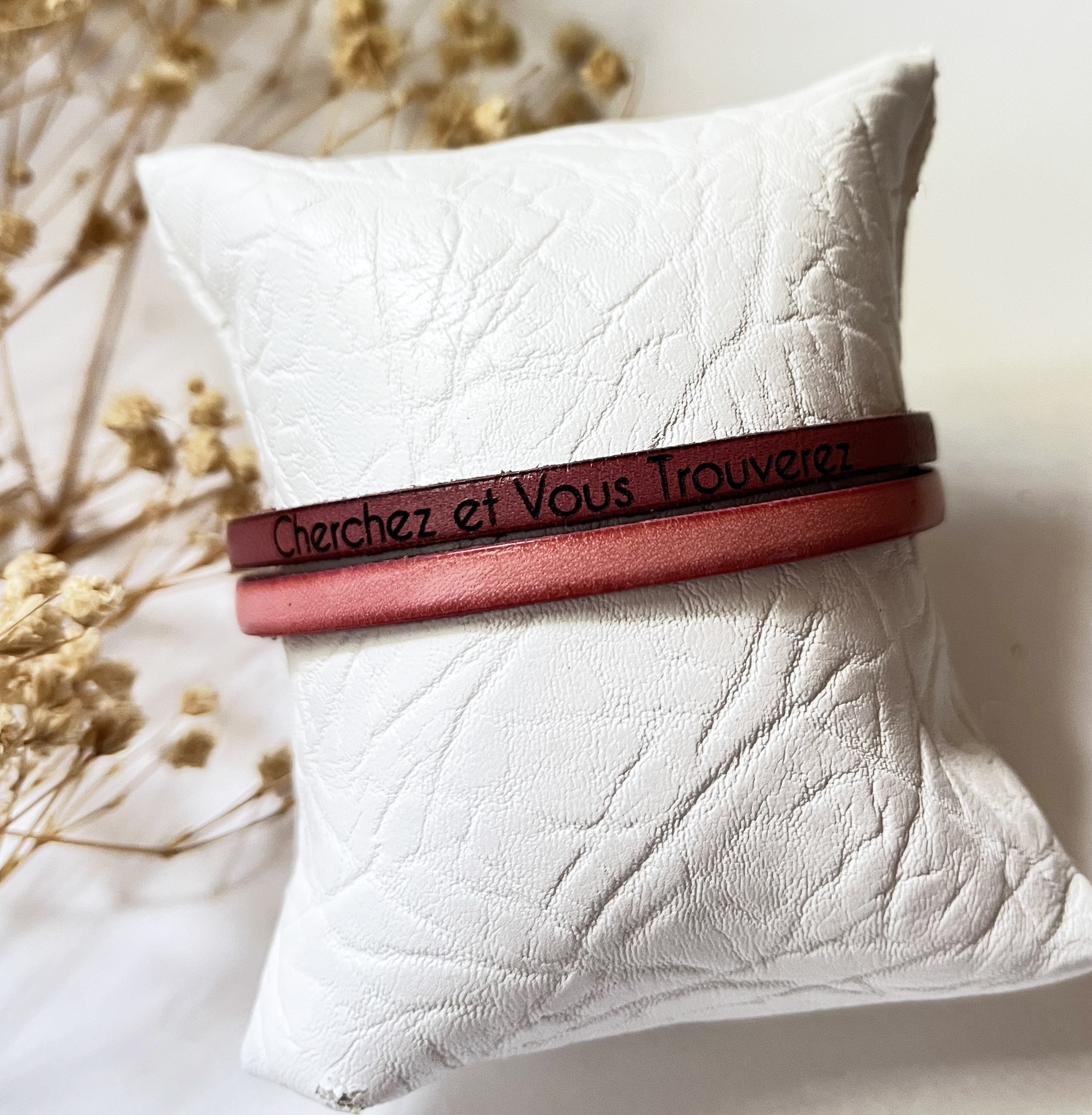 bracelet duo cuir bicolore femme gravé message de Jésus