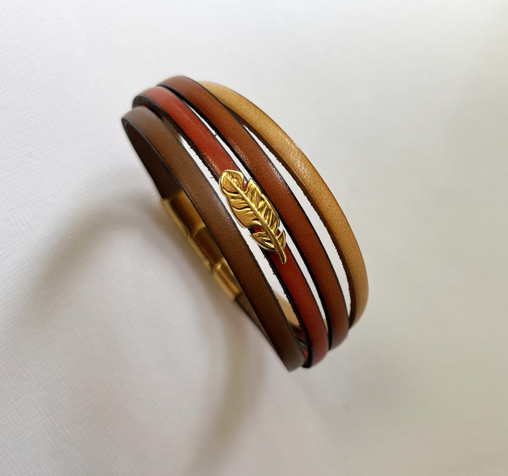 bracelet multi cuirs orange beige marron breloque doré 