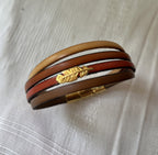 Bracelet manchette aux 4 cuirs couleurs Automne et plume dorée