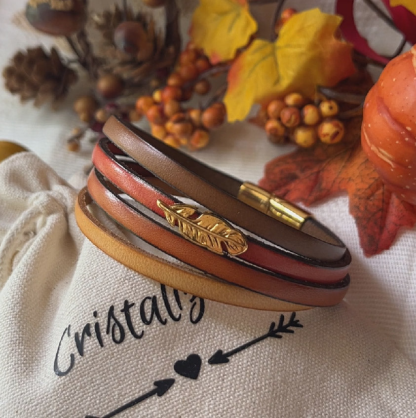 Bijou d'automne pour femme : bracelet multi cuirs orange marron au  charme doré plume