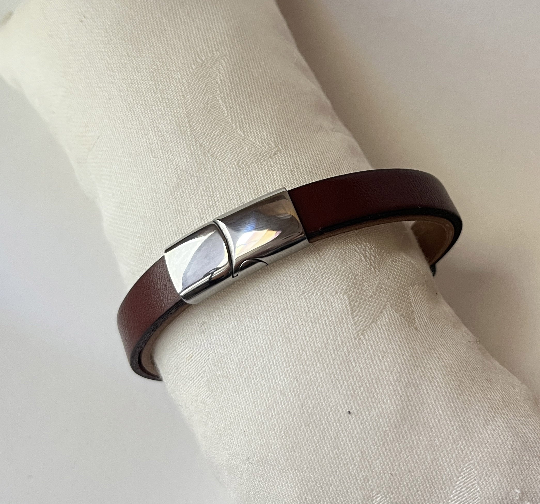 Bracelet cuir et métal ichtus poisson à personnaliser