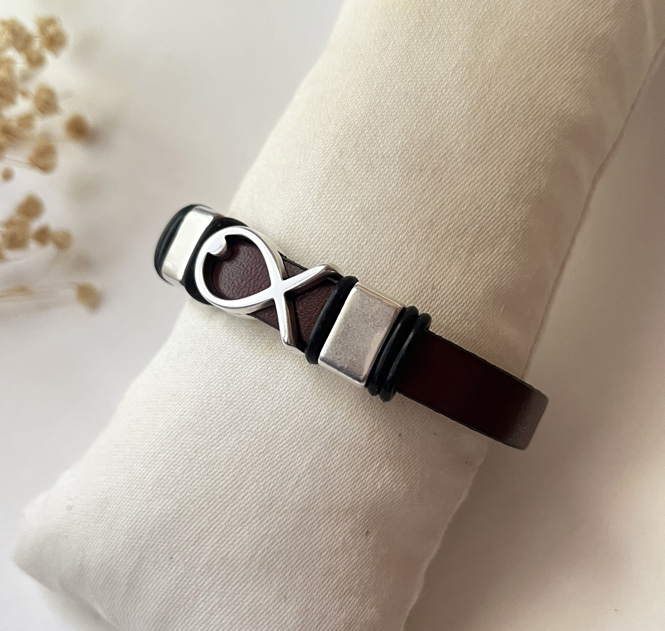 Bracelet cuir et métal ichtus poisson à personnaliser