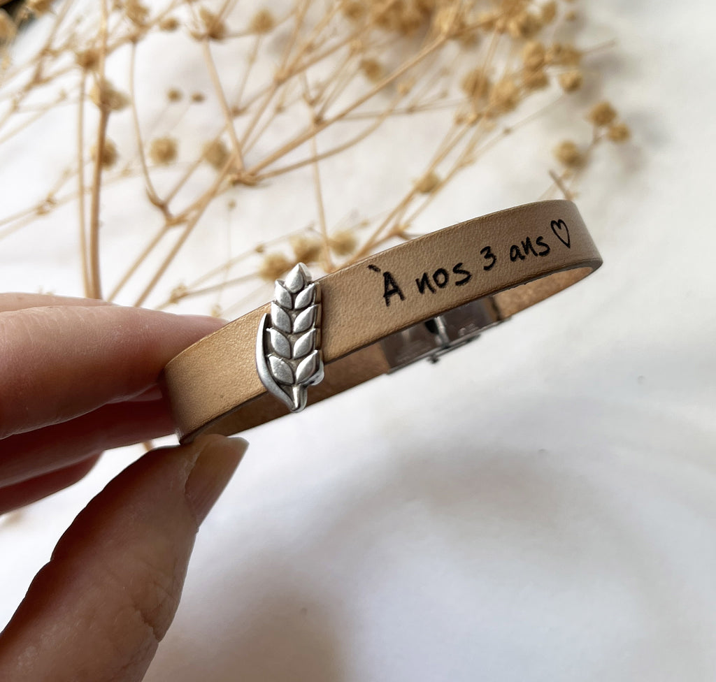 Bracelet cuir décoré d'un poussoir argenté épi de blé