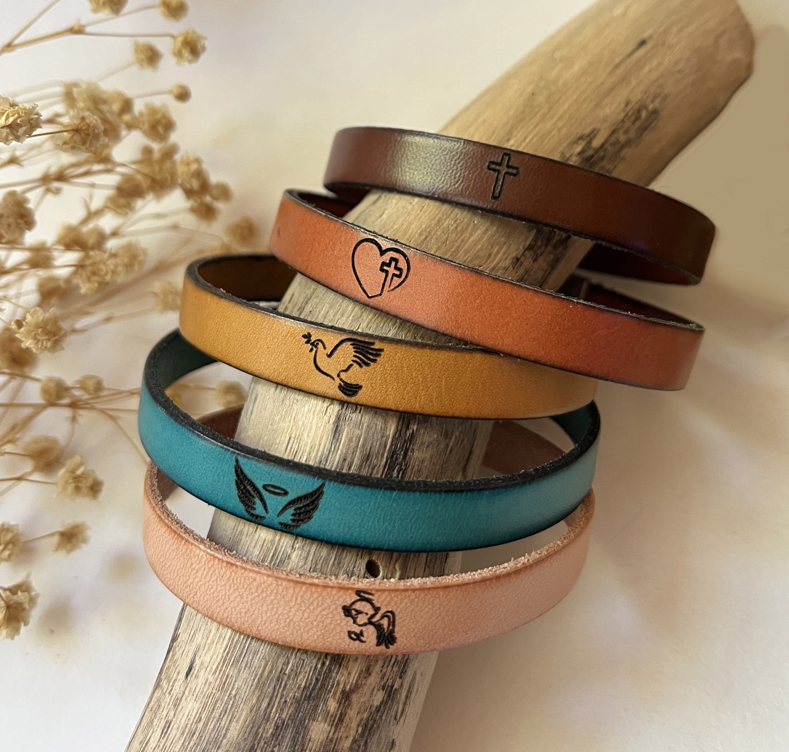 Lot de 5 bracelets chrétiens Symbiose aux dessins gravés