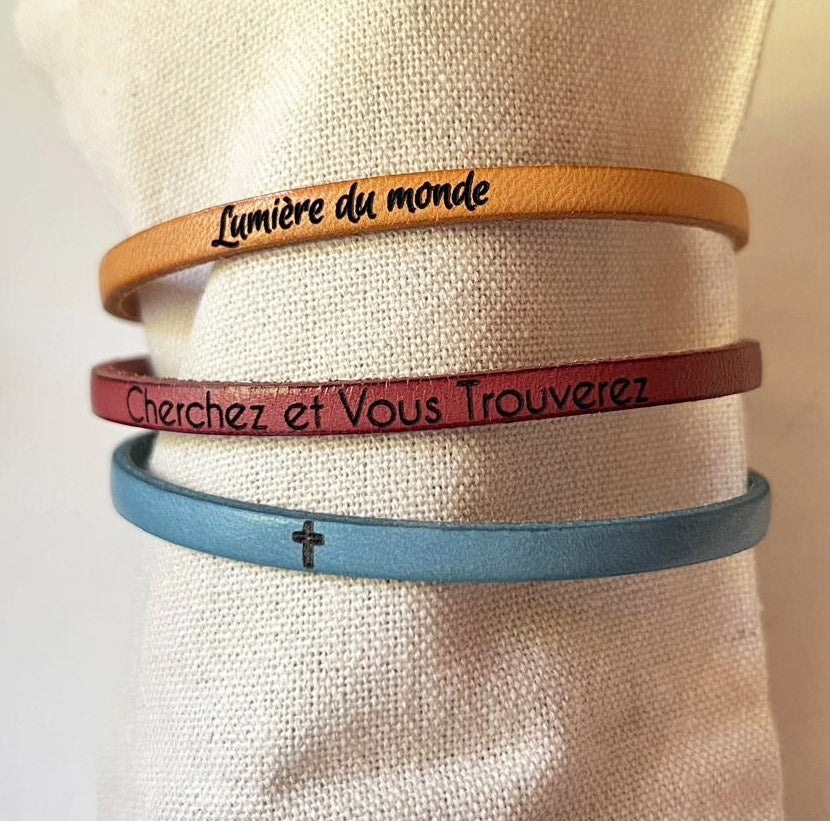 bracelets mixtes en cuir personnalisés par gravure texte et dessin