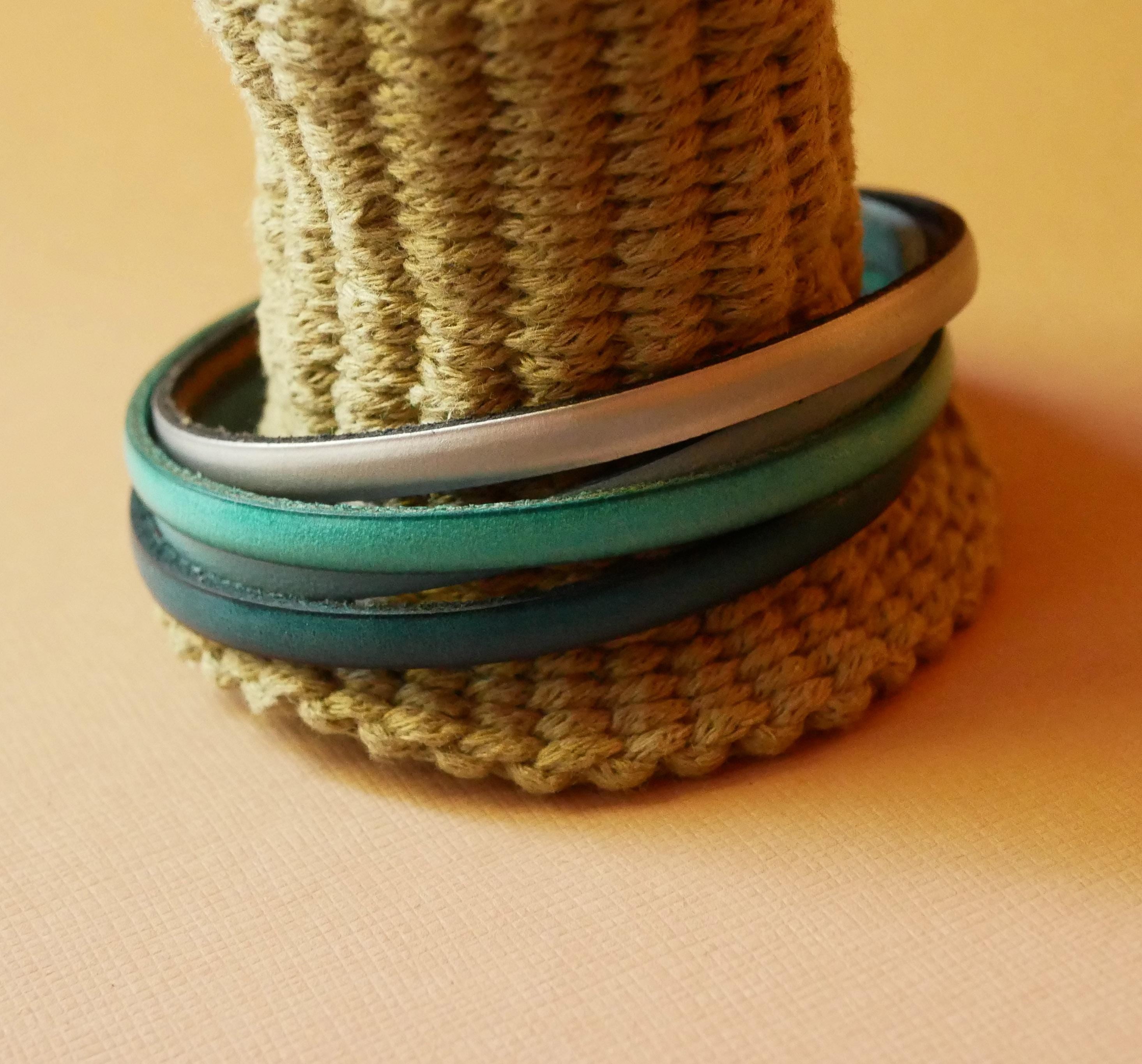 Bracelet manchette femme aux 4 cuirs bleus turquoises