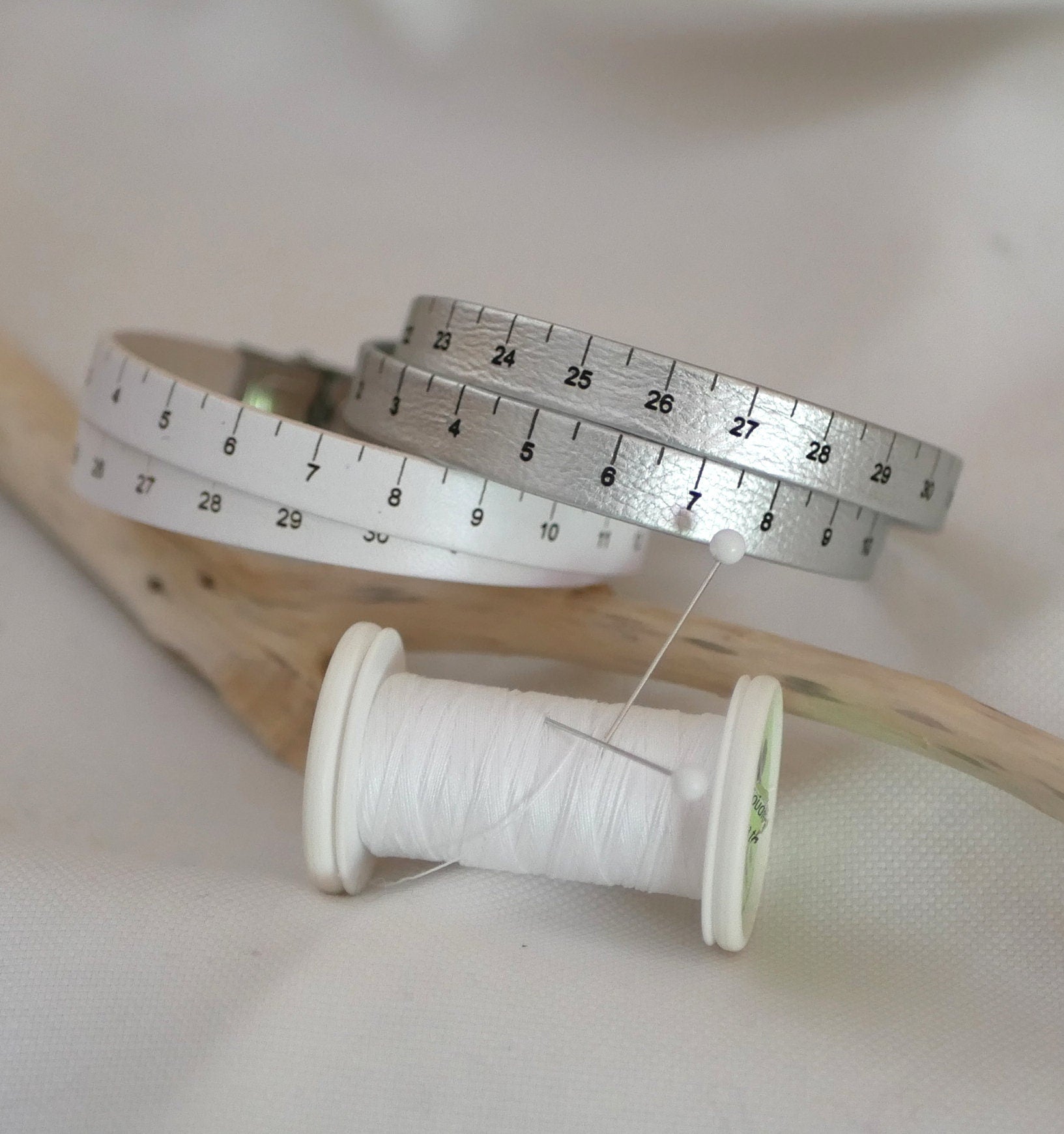 Bracelet cuir Mètre couturière double tour ajustable toutes tailles