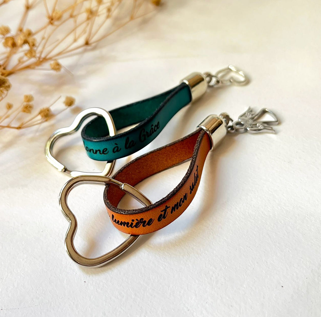 Lot de 5 Porte-clés cuir gravé parole chrétienne avec charme pendentif