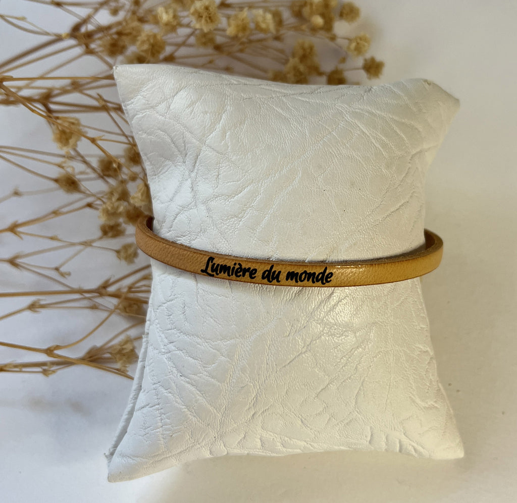 Lot de 5 bracelets en cuirs fins gravés de paroles bibliques