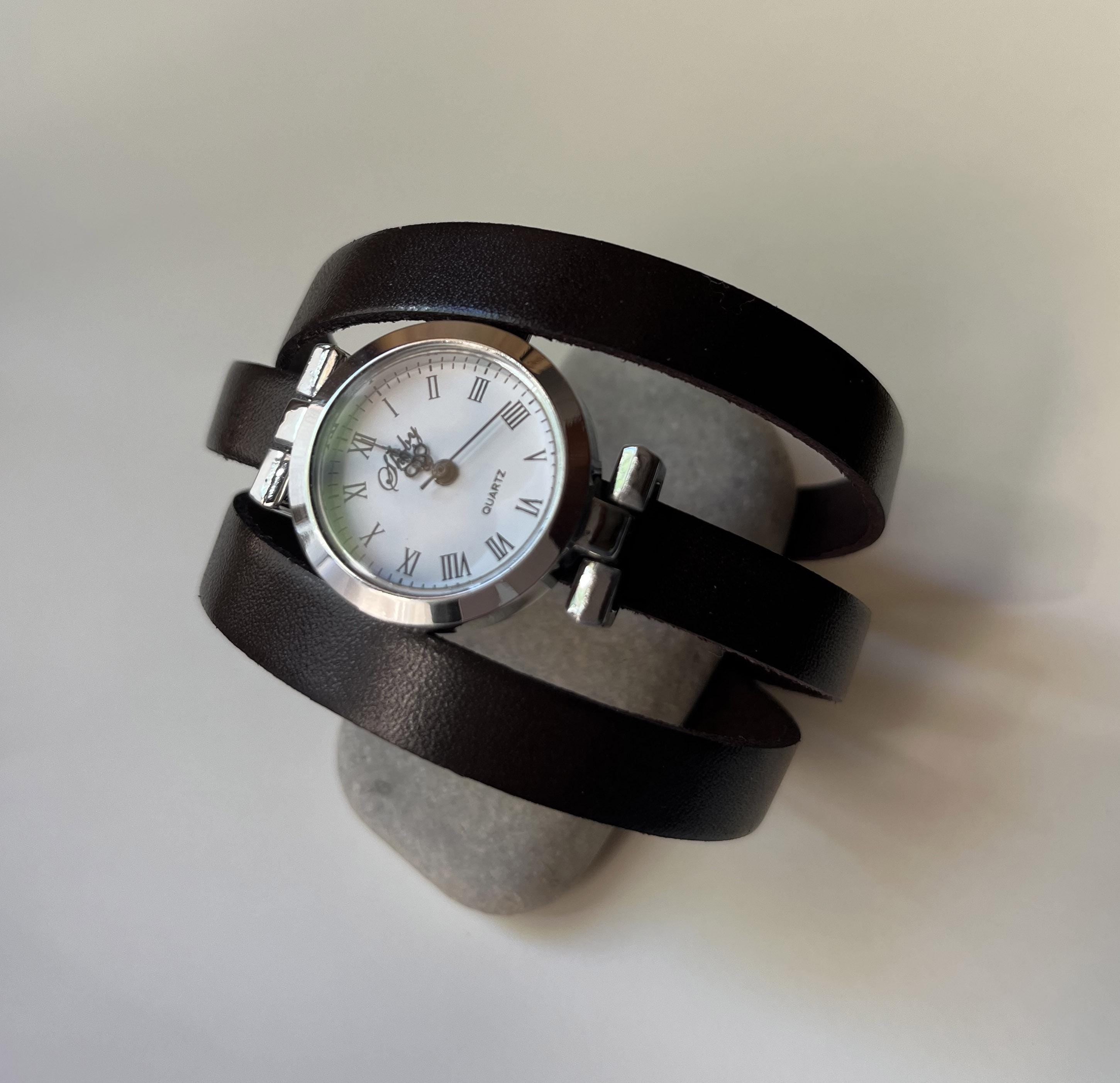 Montre bracelet triple tour au cuir cadran argenté à personnaliser