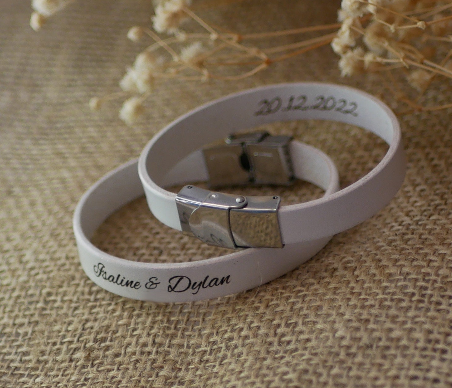 Cadeau pour couple 2 bracelets en cuir personnalisés gravés du même message