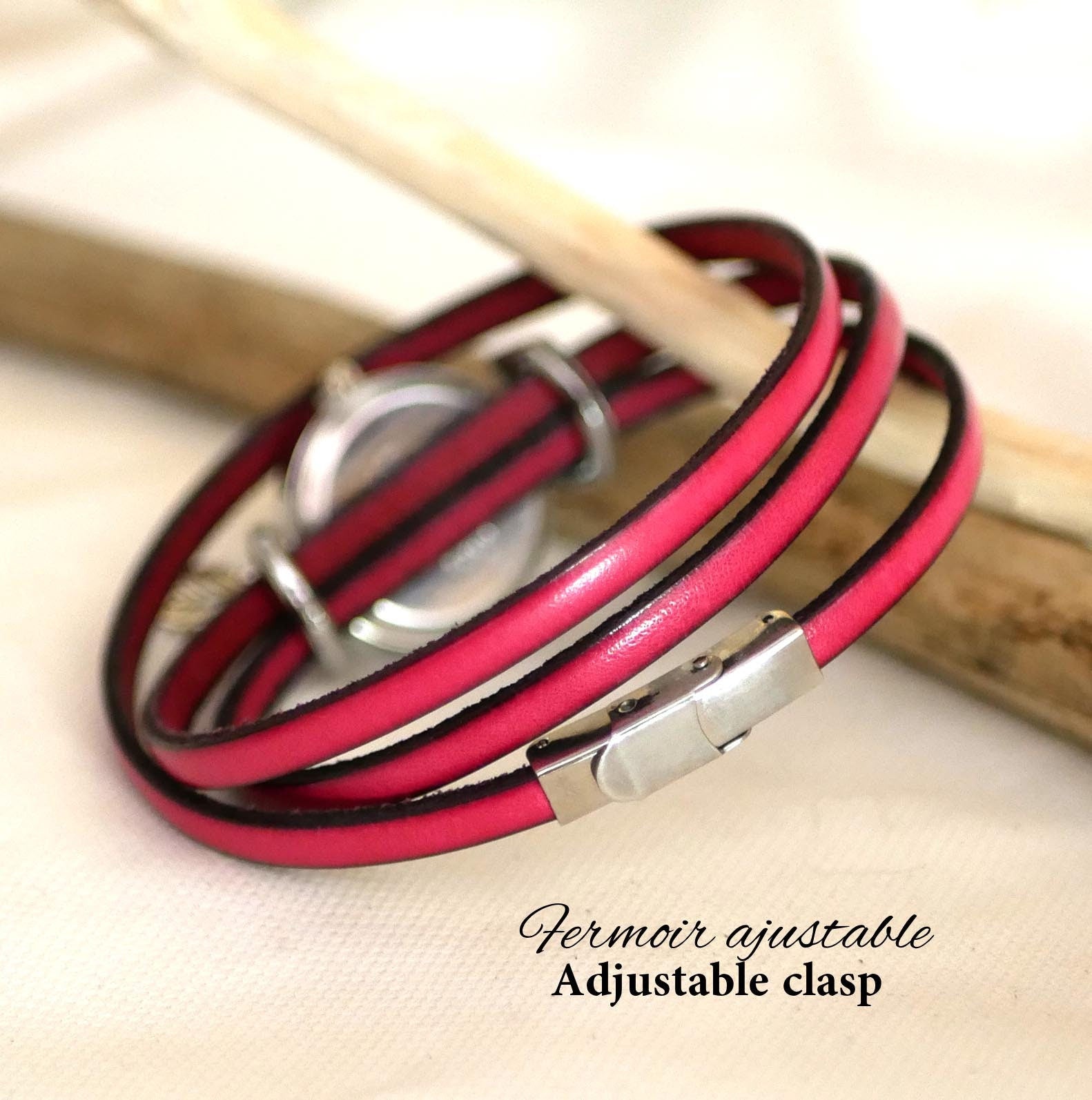 Montre femme personnalisée au 3 tours de cuir et pendentif argenté