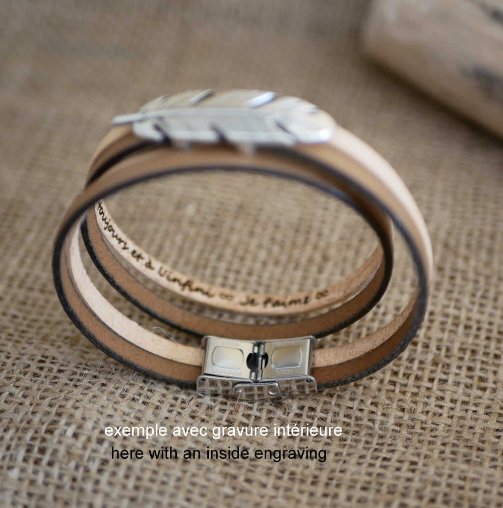 Bracelet style bohème plume sur double tour de cuir