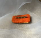 Broche à message en perles tissées et cuir gravé "rêve grand"