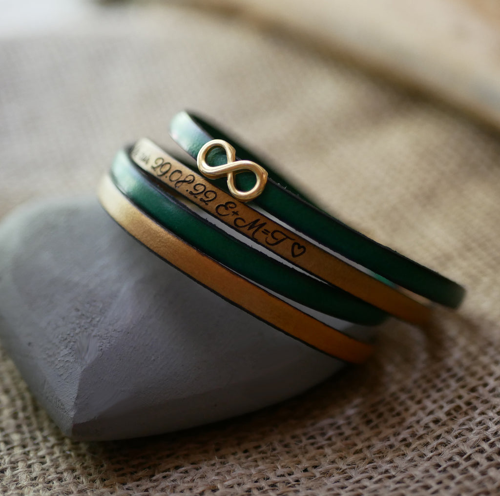 Bracelet femme duo de cuirs en double tour avec breloque infini doré à personnaliser