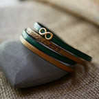 Bracelet femme duo de cuirs en double tour avec breloque infini doré à personnaliser