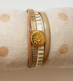 Bracelet manchette multi-cuirs femme au charme soleil doré