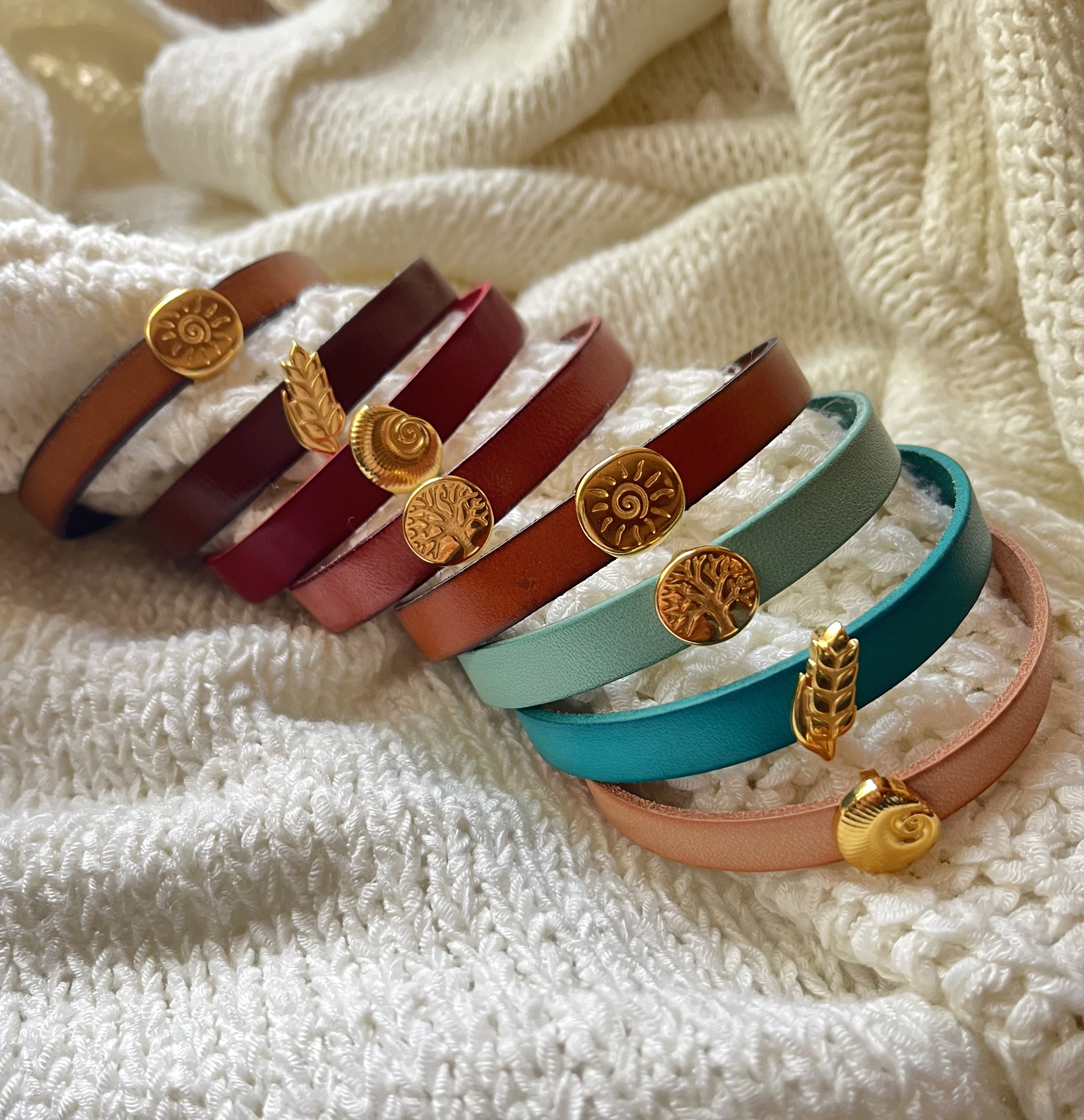 Bracelet cuir charme doré à personnaliser