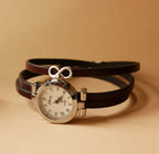 Montre femme bracelet charme et cadran argenté sur 3 tours de cuir