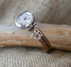Montre femme cadran argenté bracelet cuir avec breloque pendentif