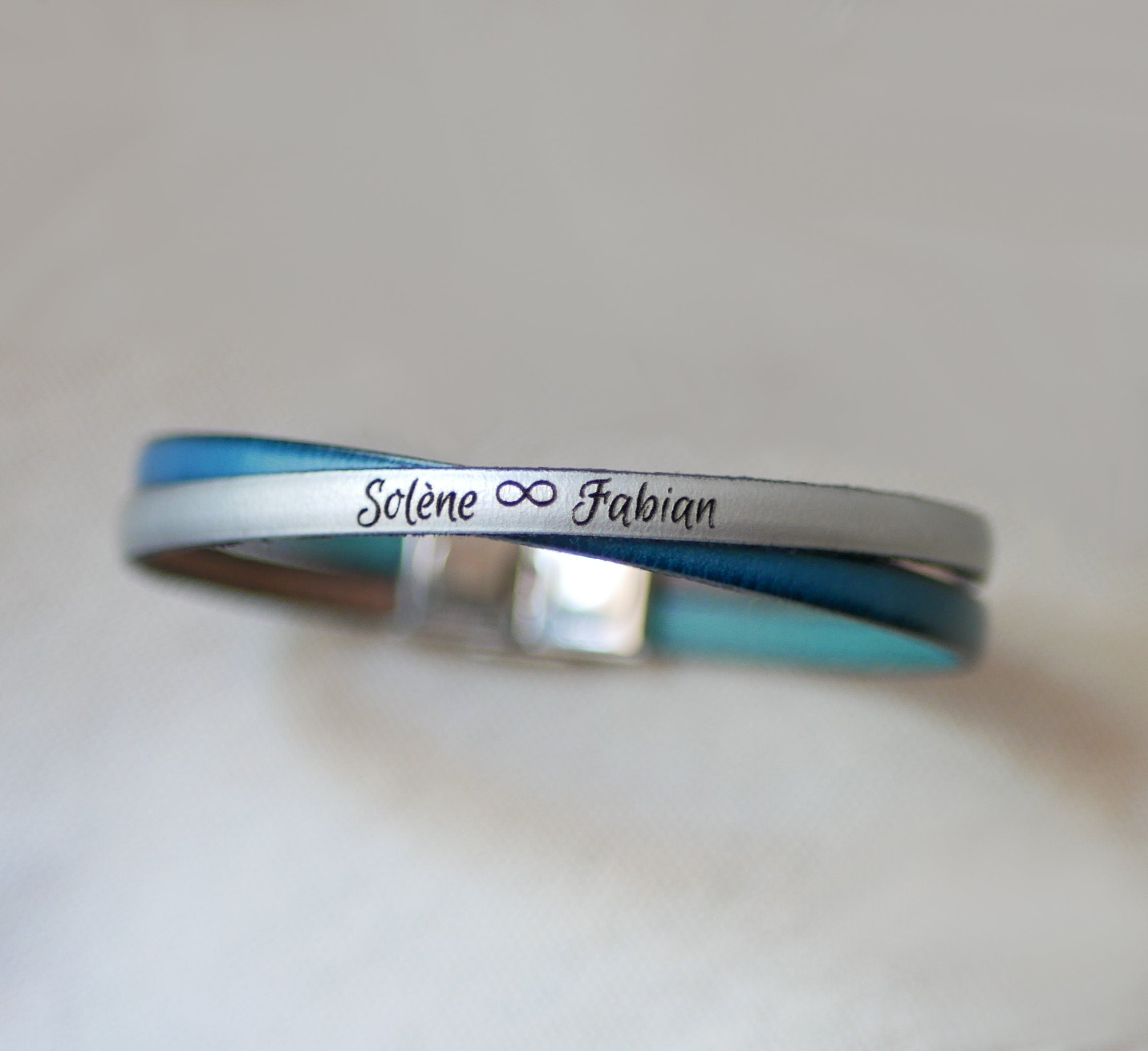 Bracelet Twist aux cuirs croisés en duo de couleurs