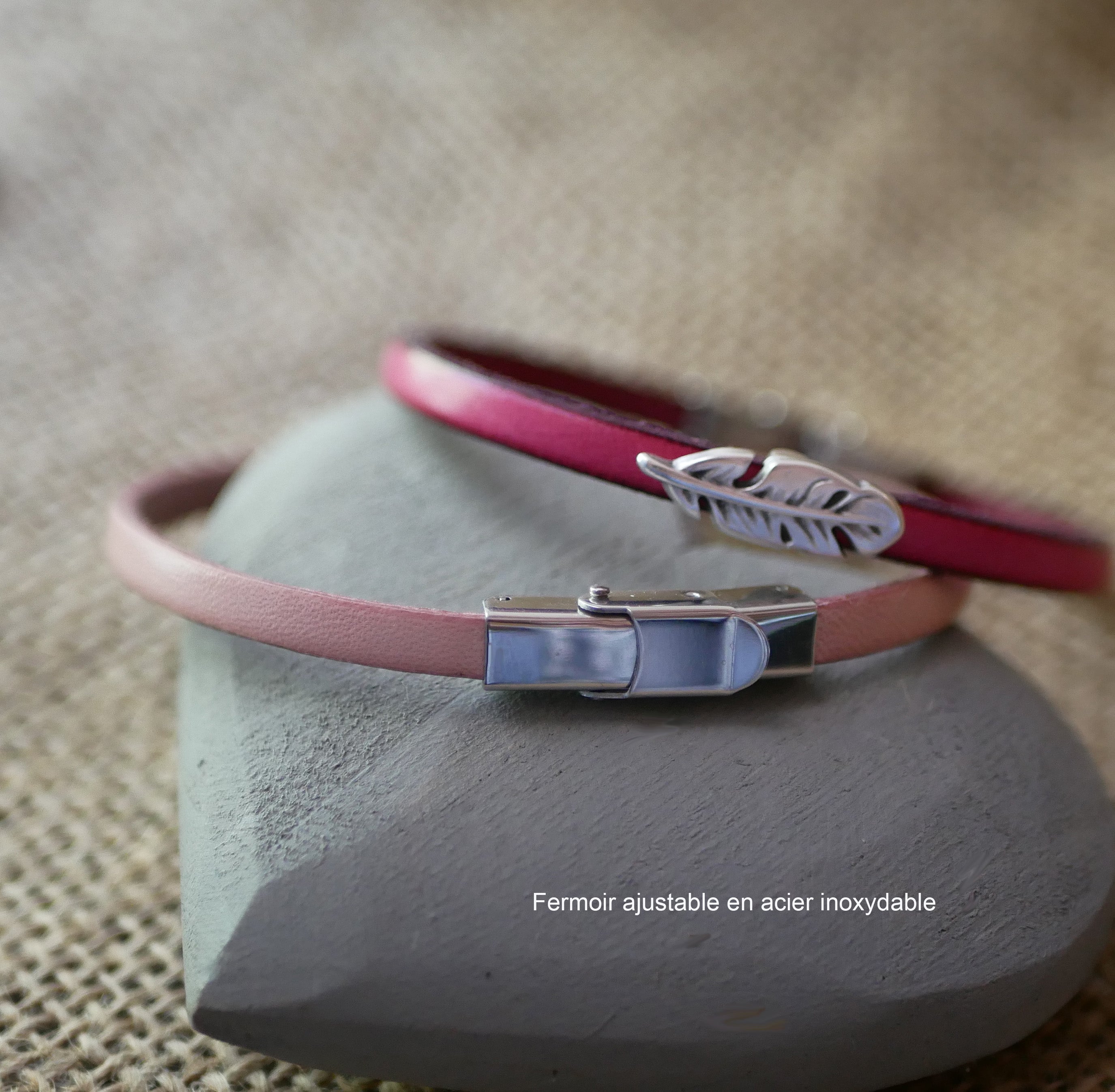 Bracelet cuir fin avec breloque argentée au choix à graver de parole biblique