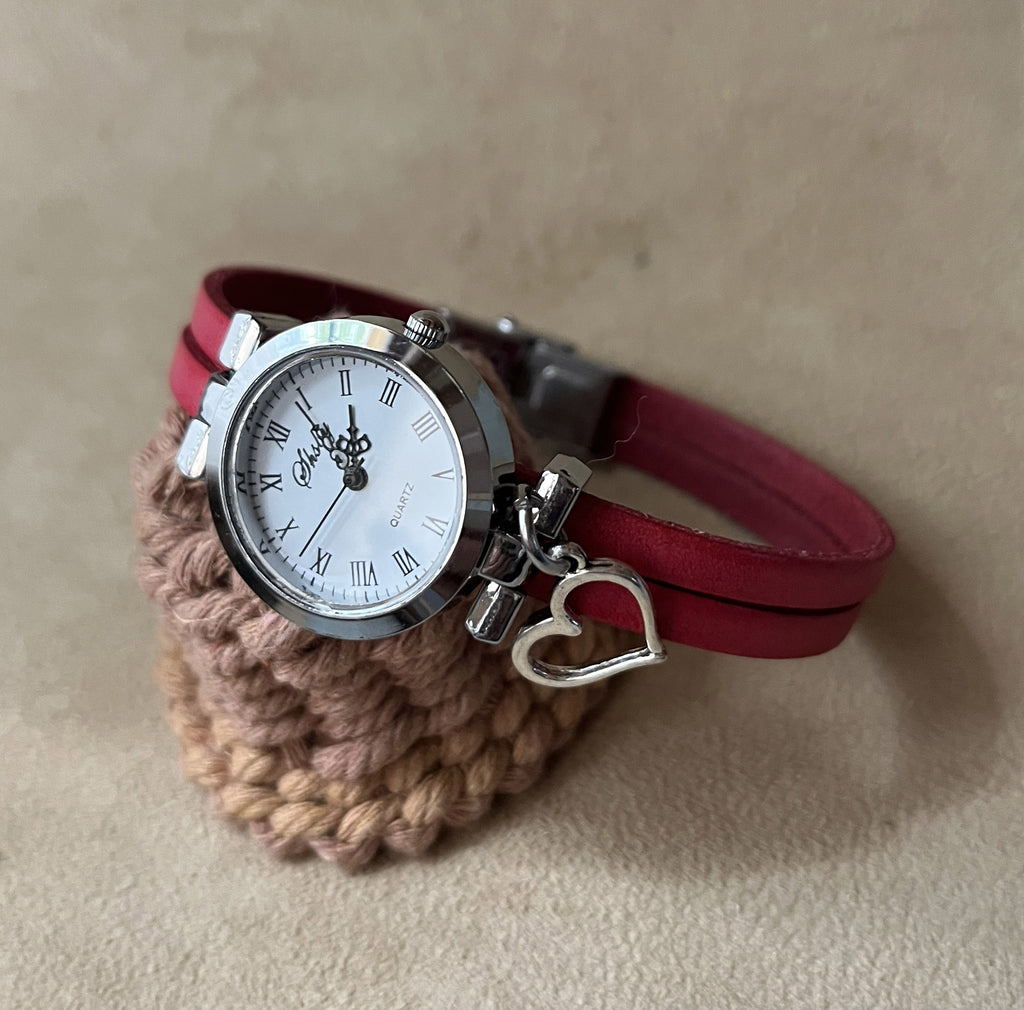 Montre personnalisable par couleur des cuirs, pendentif et gravure