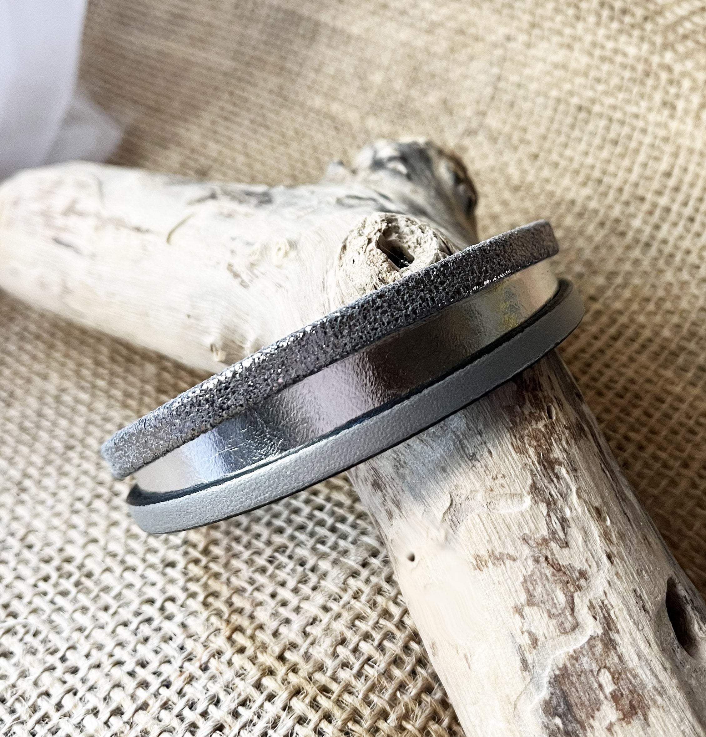 Bracelet manchette femme aux 3 cuirs argenté et gris