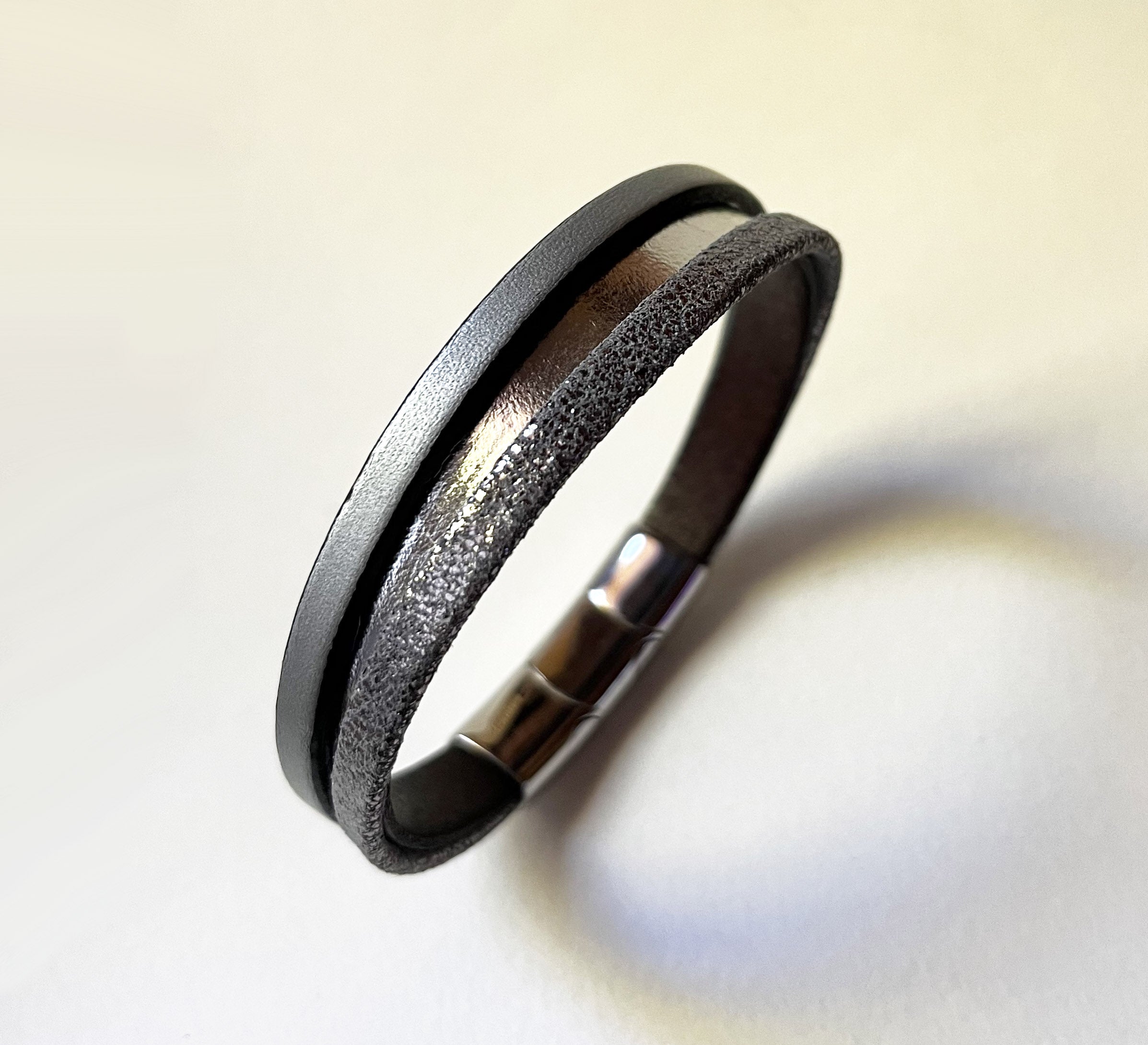 Bracelet manchette femme aux 3 cuirs argenté et gris