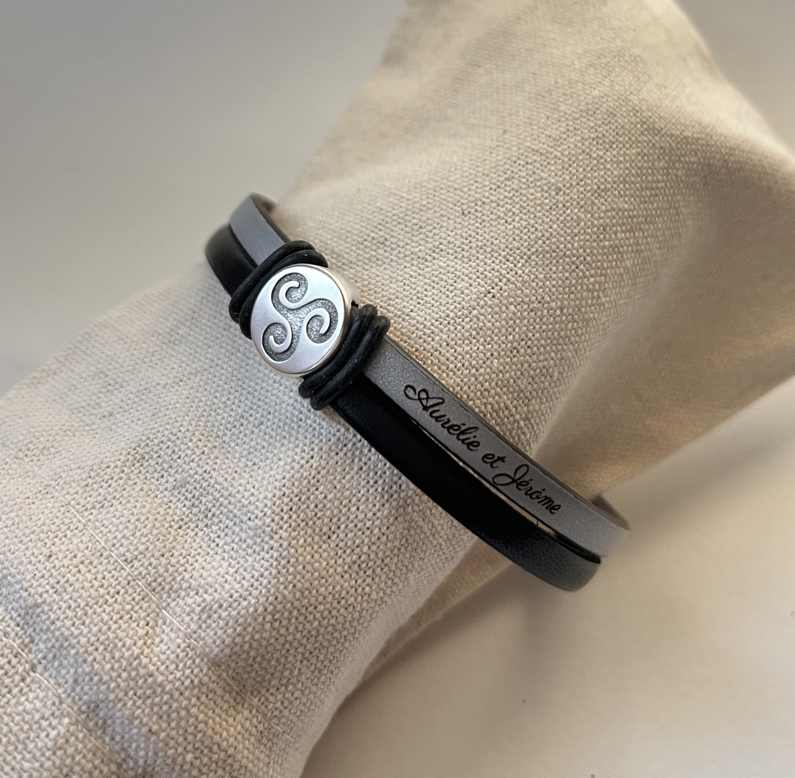 Bracelet double cuir au charme cabochon Triskel pour homme