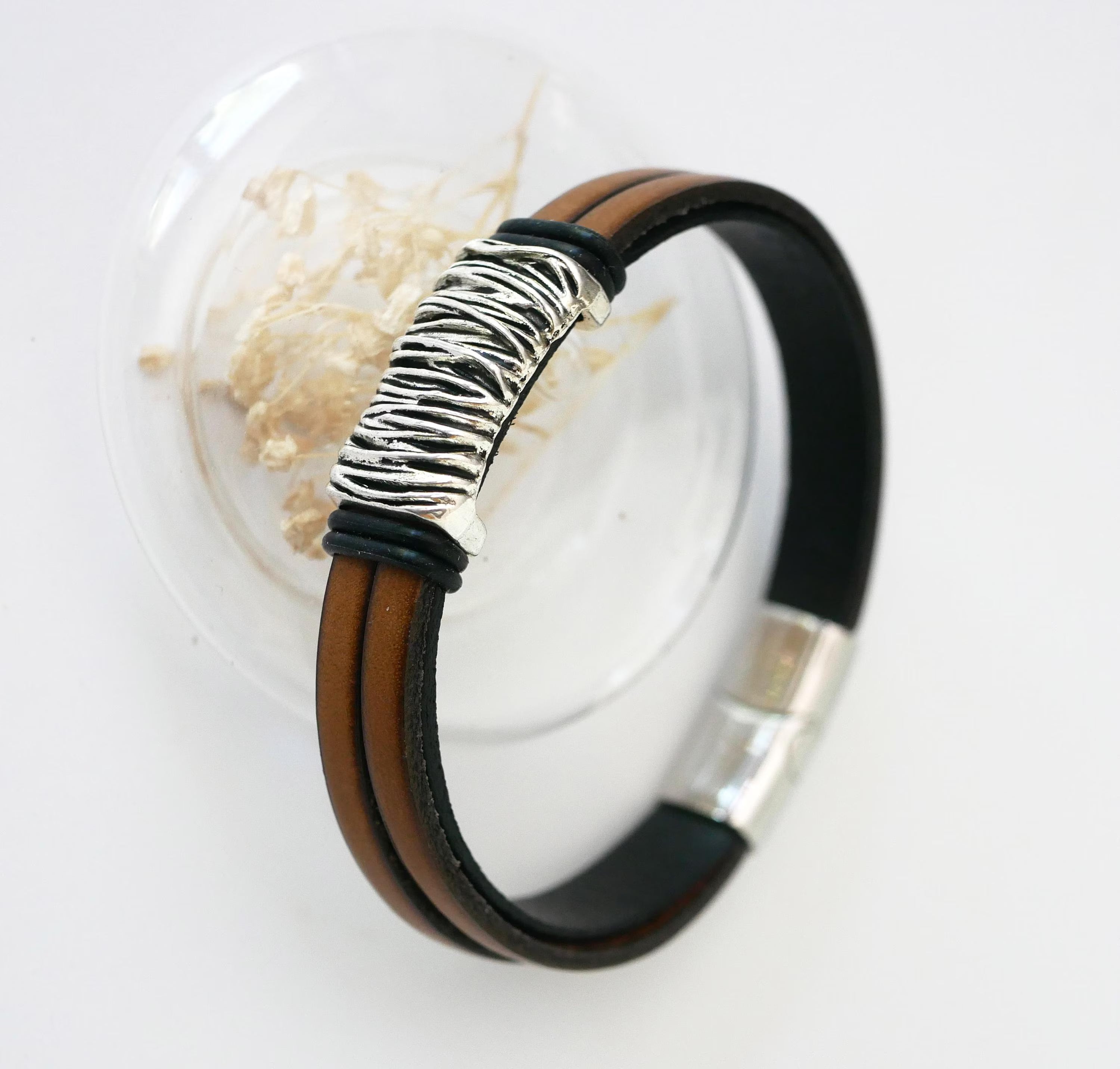 Bracelet cuir doublé fauve pièce centrale tressée métallisé