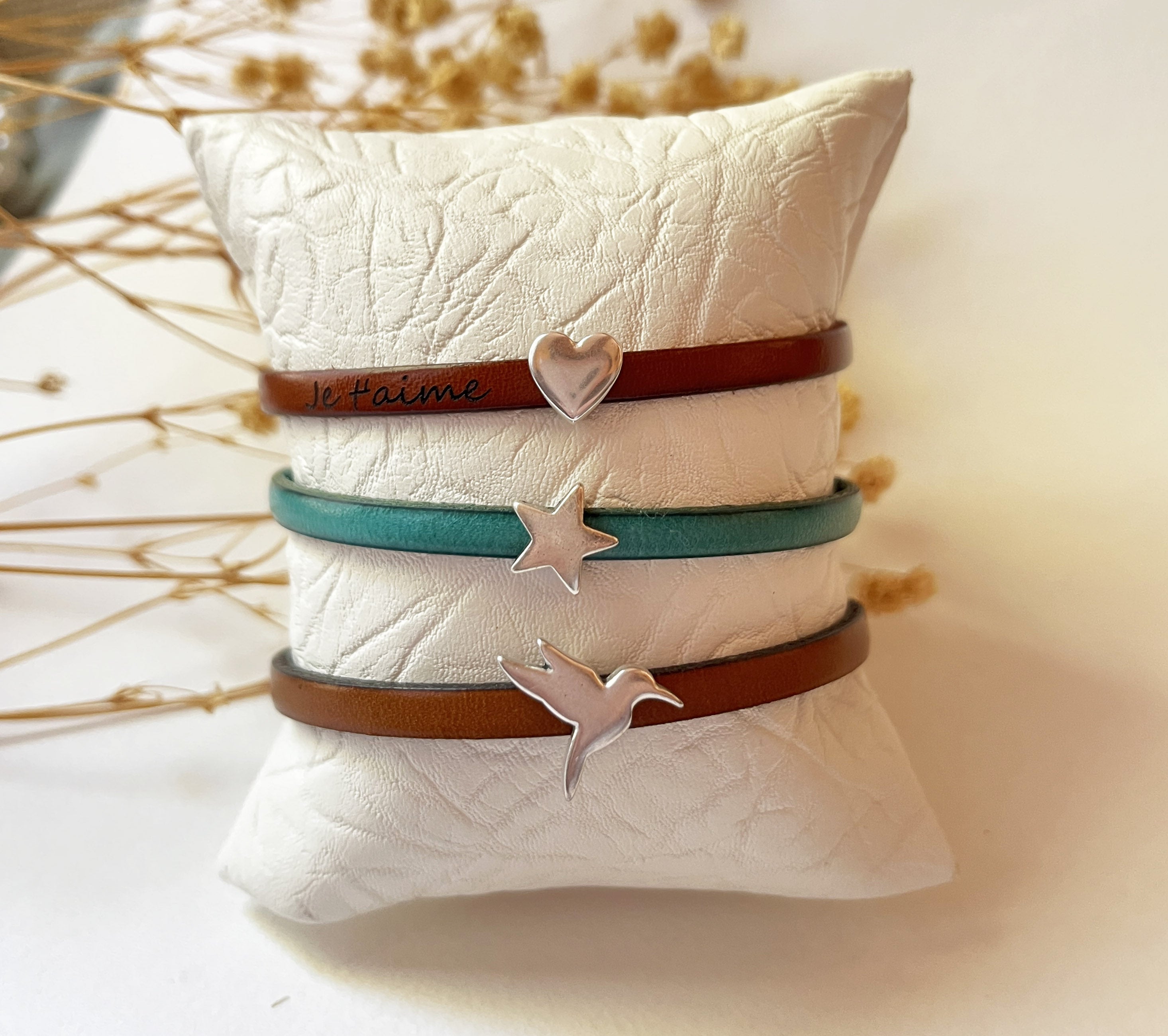 Bracelet cuir fin avec breloque argentée au choix à graver de parole biblique