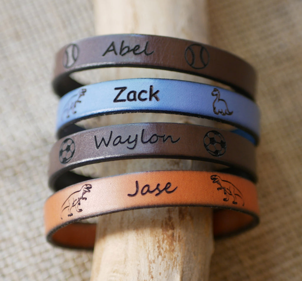Bracelet cuir gravé pour garçon personnalisé avec prénom et dessin
