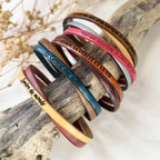 Lot de 5 bracelets en cuirs croisés gravés de paroles bibliques