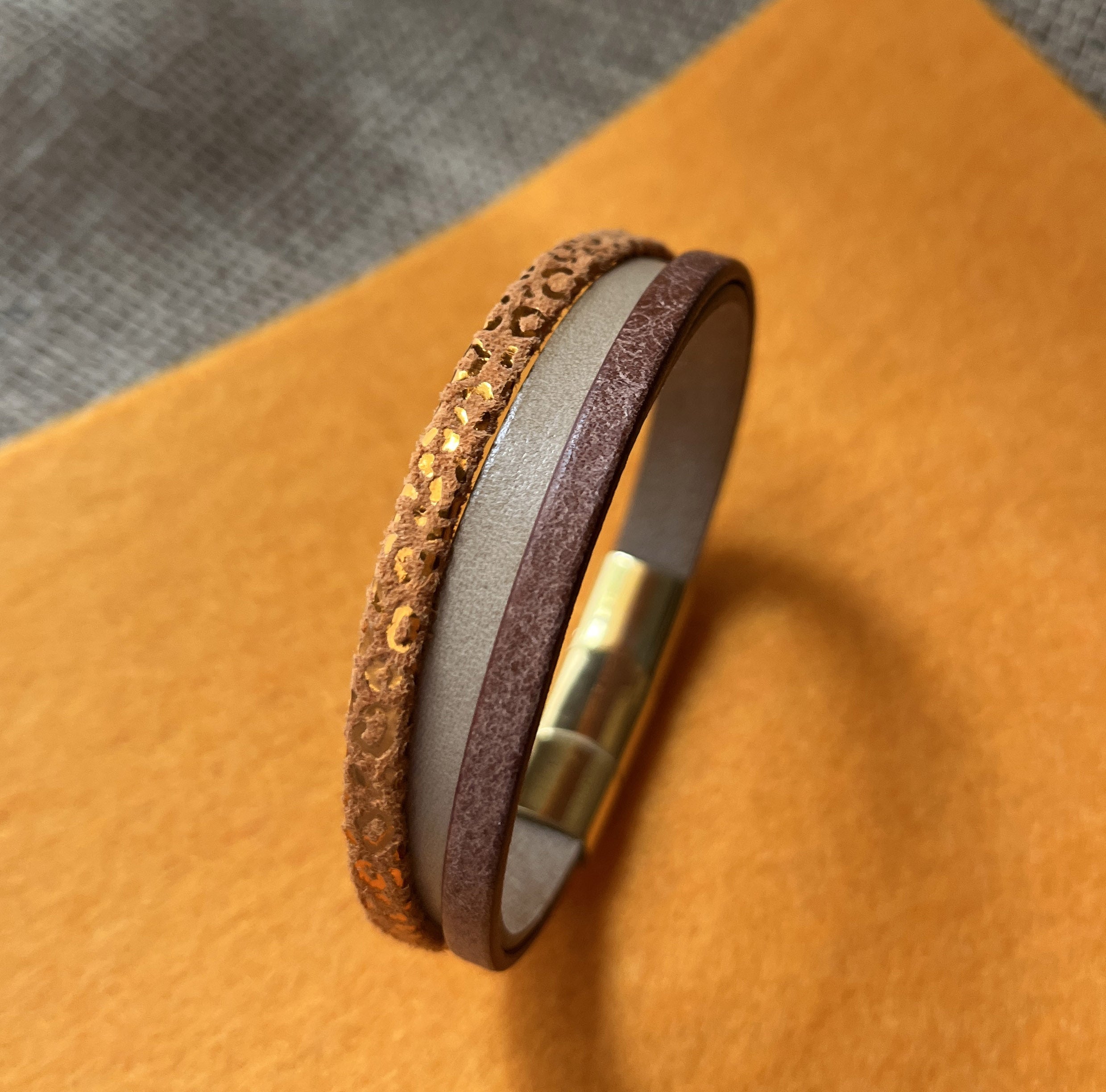 Bracelet manchette femme aux 3 cuirs Orange léopard /  Doré /  Beige
