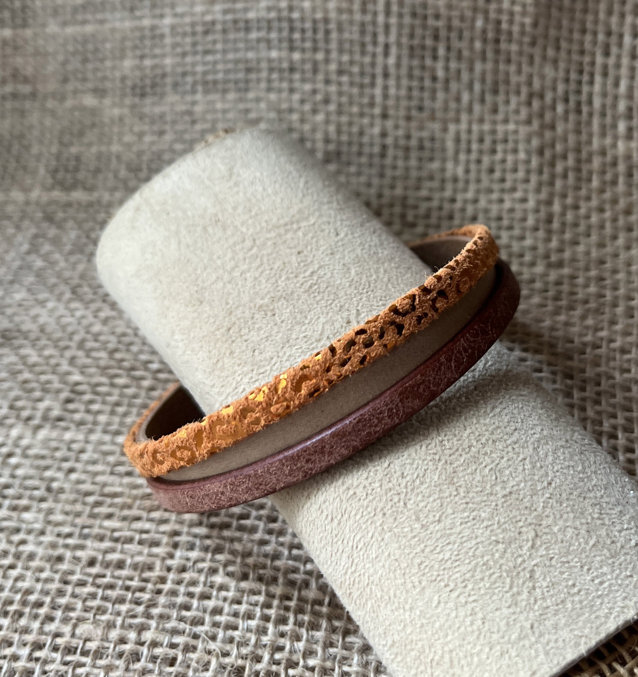 Bracelet manchette femme aux 3 cuirs Orange léopard /  Doré /  Beige