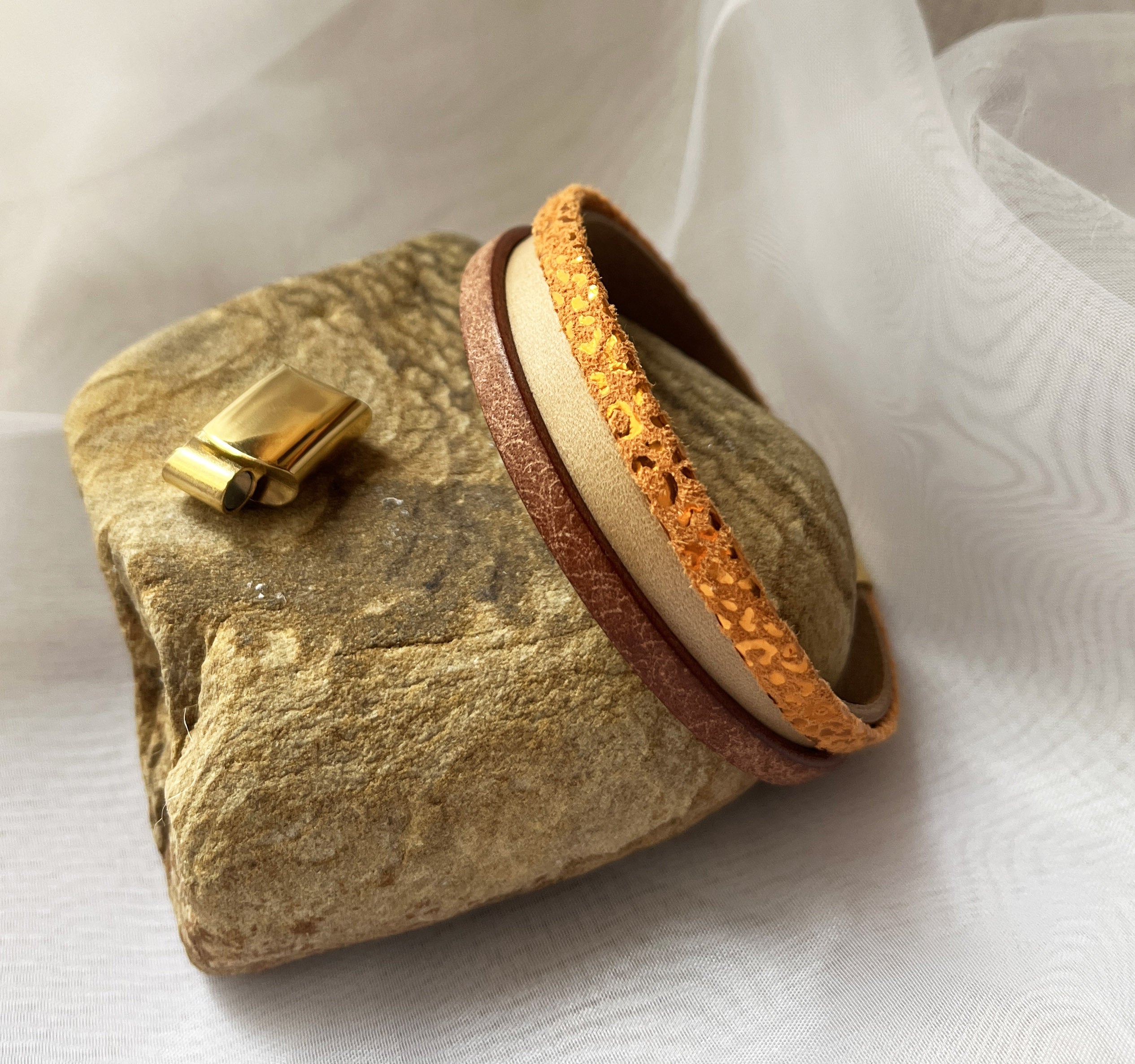 Bracelet manchette femme aux 3 cuirs Orange léopard /  Doré /  Beige