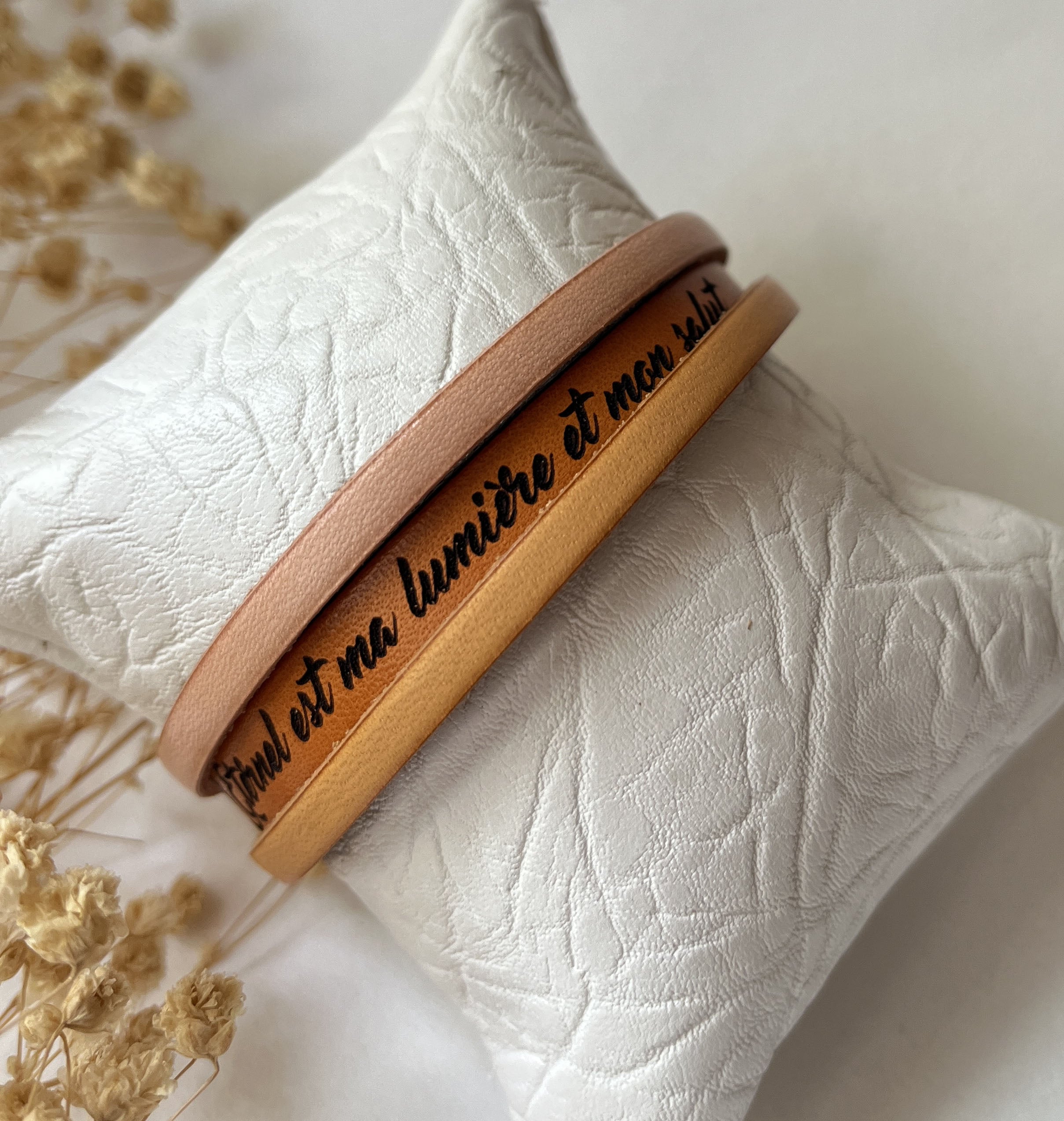 bracelet manchette chrétien gravé parole de la Bible homme et femme
