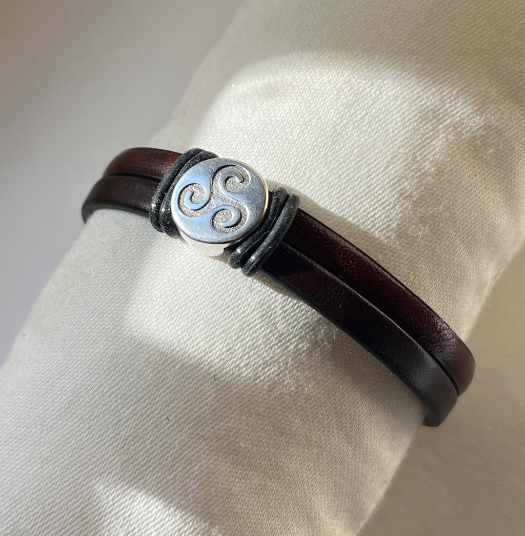 Bracelet double cuir au charme cabochon Triskel pour homme