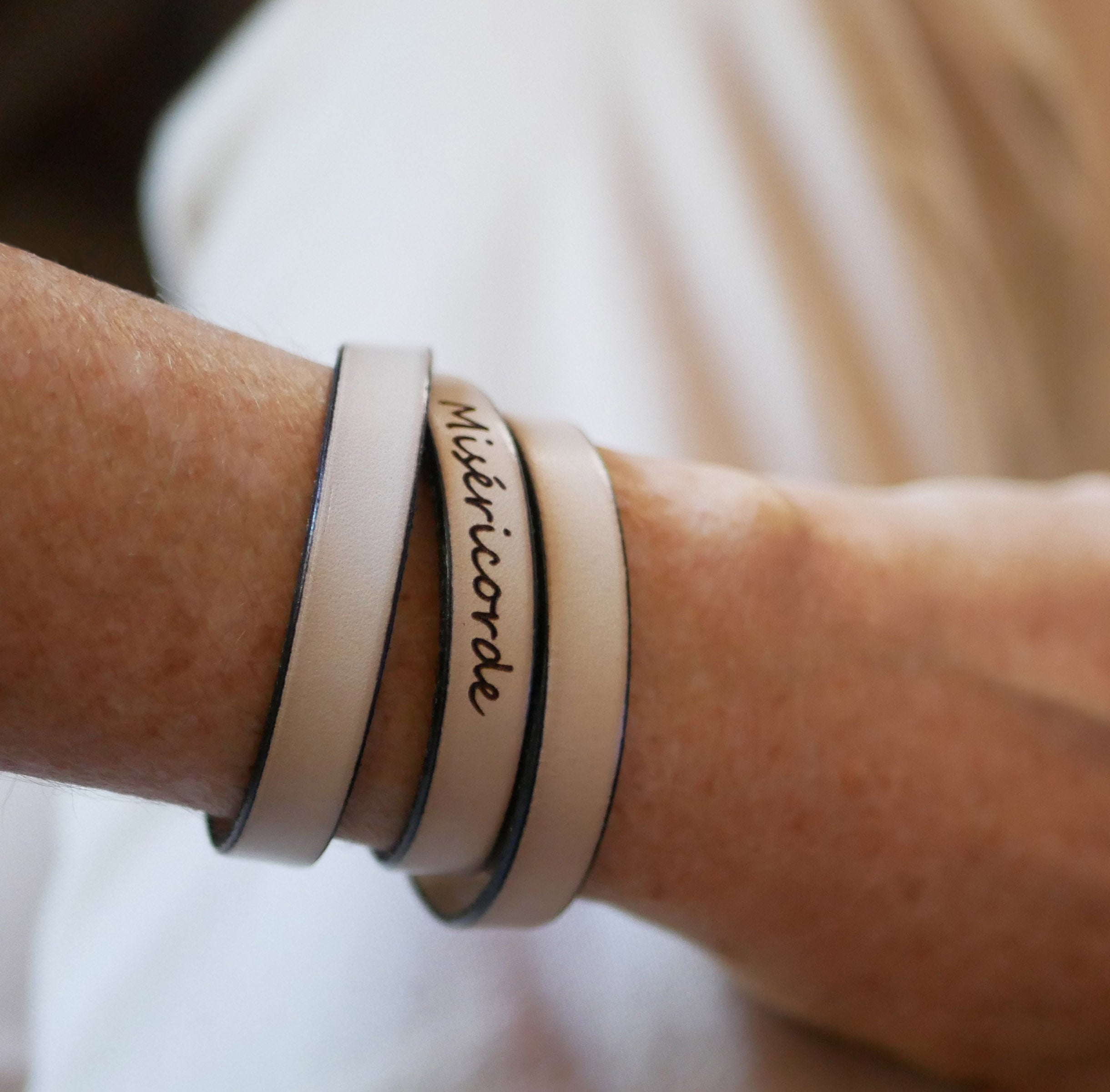 Bracelet mixte triple tour de cuir bohème - gravure personnalisée