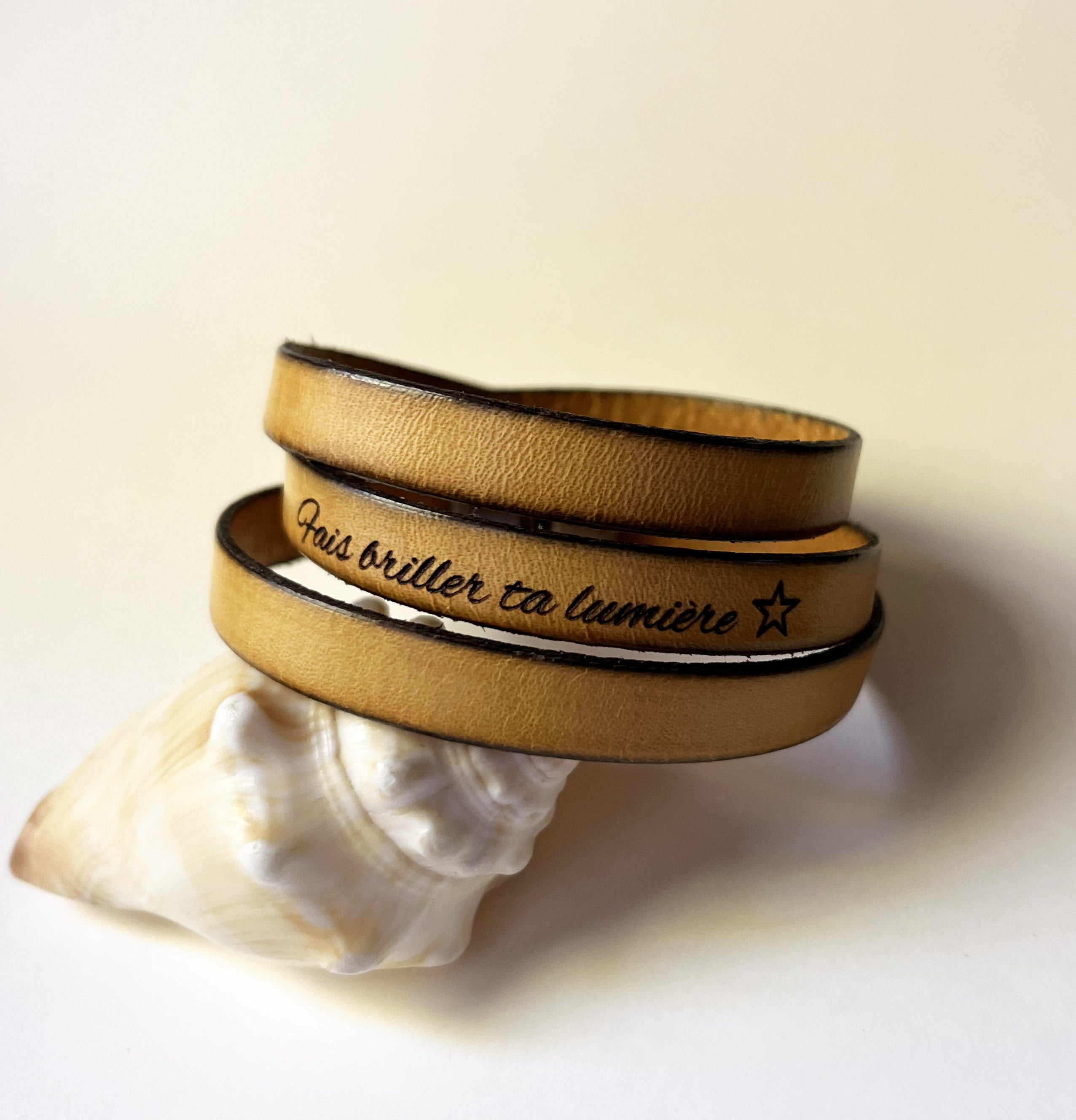 Bracelet mixte triple tour de cuir bohème - gravure personnalisée