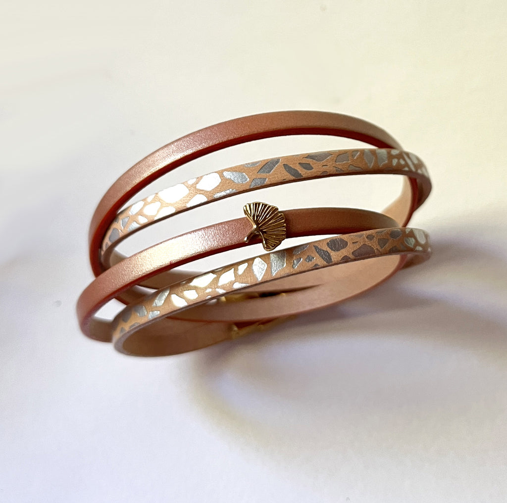 Bracelet femme double cuirs rose tendre nacré charme doré