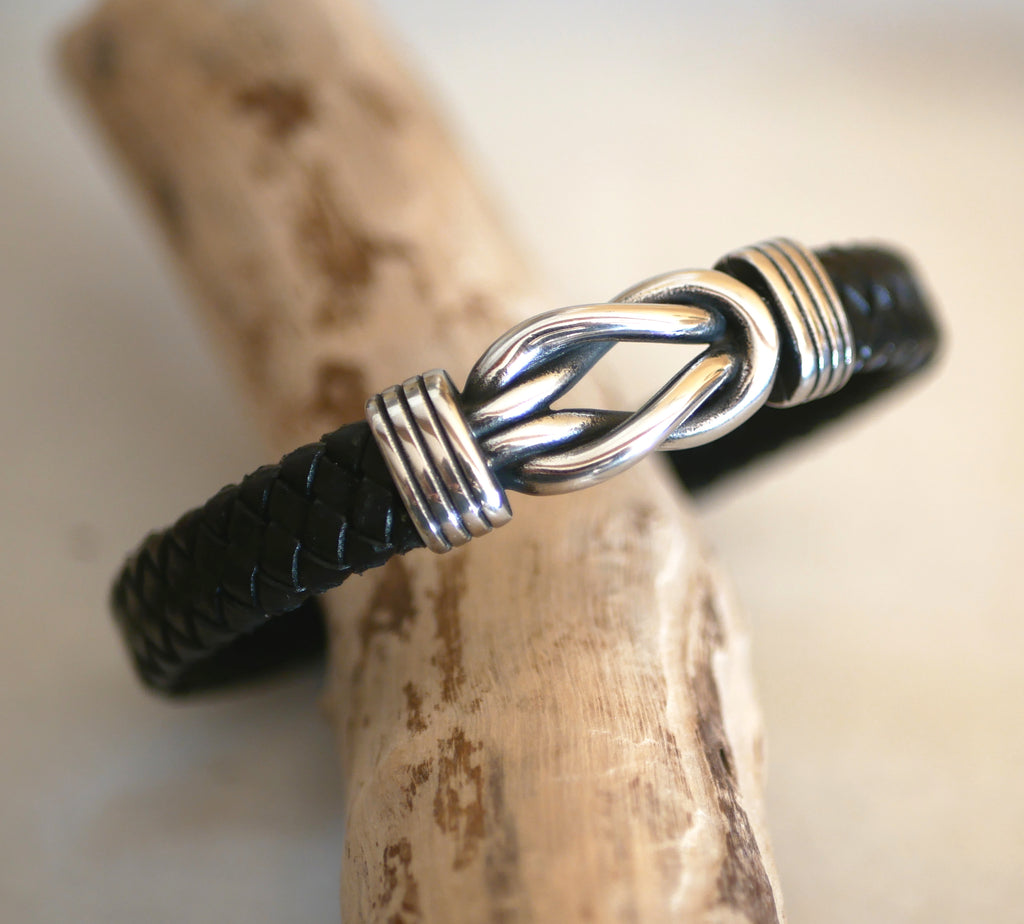 Bracelet homme noeud infini en acier sur cuir noir tressé élégant