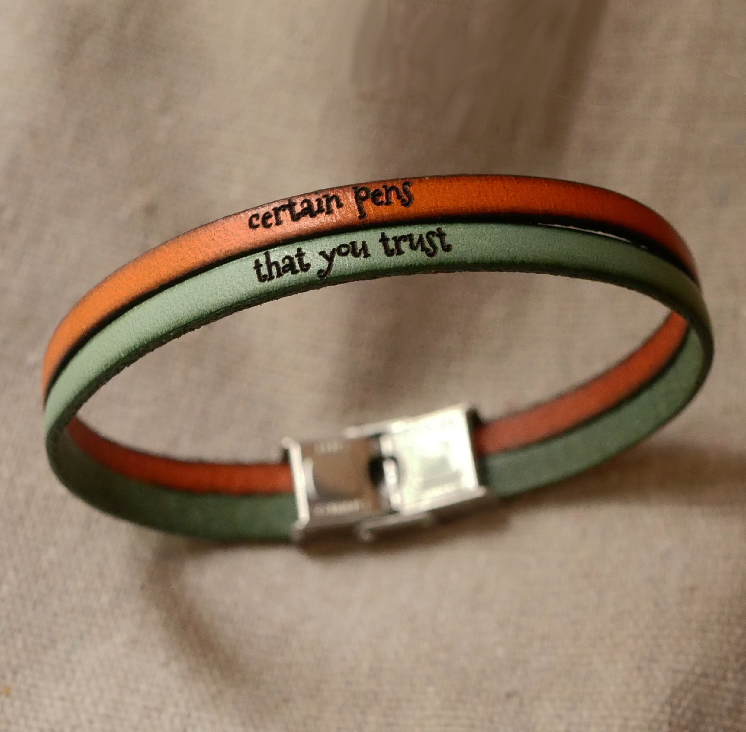 Bracelet Synergie duo couleurs de cuir personnalisable gravé