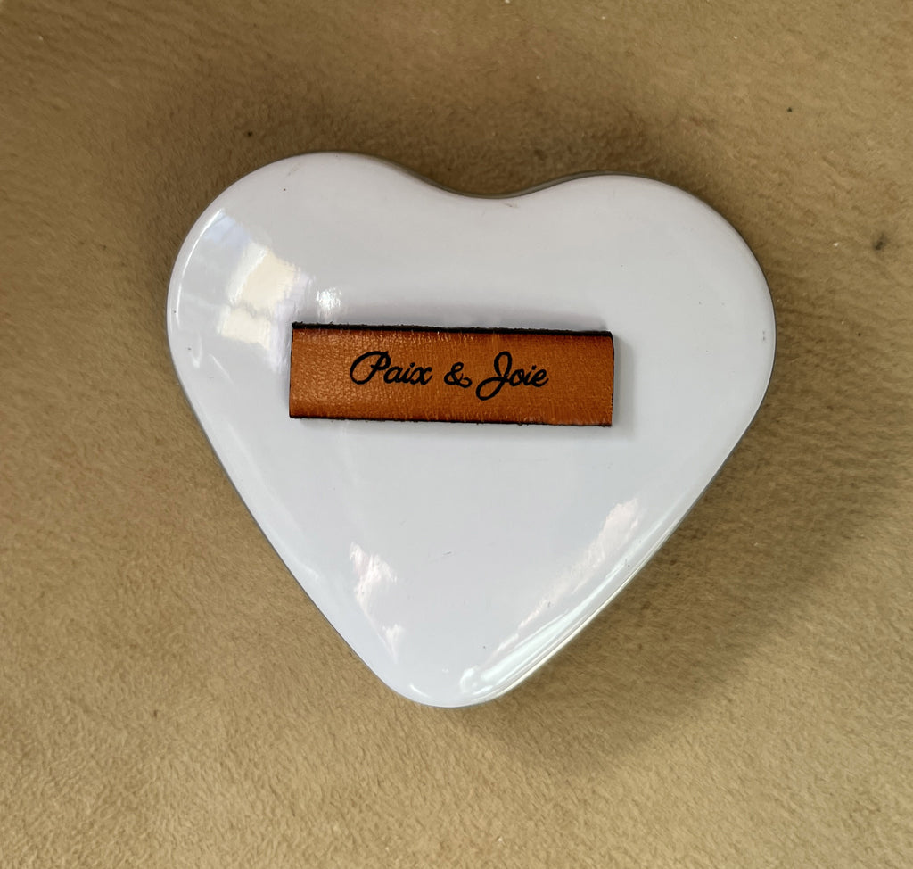 Magnet en cuir personnalisé – gravure laser sur mesure